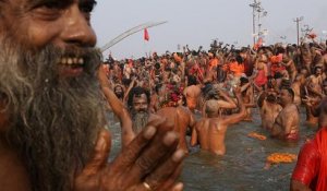 Bains sacrés au Kumbh Mela