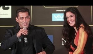 Salman Khan Sings "Happy Birthday" for  Katrina Kaif At IIFA  2017!