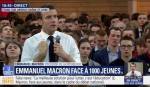 Emmanuel Macron face aux jeunes: "Il y a un véritable avenir à l'apprentissage"