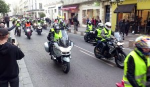 Les motards Gilets jaunes défilent rue de la République à Avignon