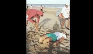 L'homme gonflable à la plage... Jeu hilarant