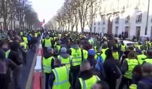 Gilets jaunes : une manifestation calme à Paris