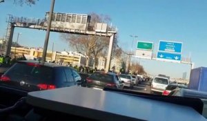 Lyon : le policier qui a filmé l'attaque du fourgon par des "gilets jaunes" raconte