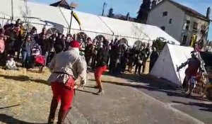 Une leçon d'épée à la fête médiévale de Vaucouleurs.