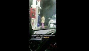 Cet homme a trouvé la femme la plus stupide à une pompe à essence