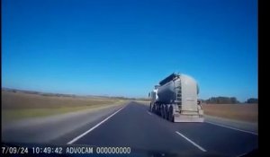 Un conducteur de camion pousse volontairement un automobiliste dans le fossé