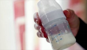 Biberon de bébé : quelle quantité de lait lui donner à quel âge ?