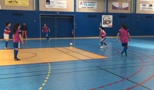 La section féminine Futsal du lycée Rabelais en plein entraînement