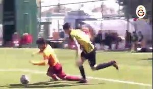 Foot : le geste de grande classe d'un U14 de Galatasaray !