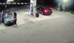 Un homme armé attaque des Spring breakers dans une station essence