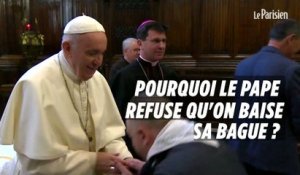 Pourquoi le pape refuse qu'on baise sa bague