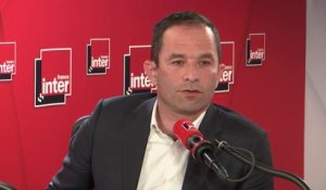 Benoît Hamon, candidat du mouvement Génération-s aux élections européennes : "120 000 fonctionnaires en moins [...] vous êtes contents de ne parler qu'à une machine ?"