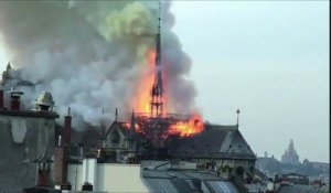 Impressionnant incendie à la cathédrale Notre Dame de Paris