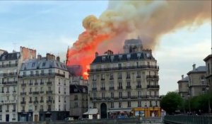 Effondrement de la flèche de Notre Dame de Paris en feu