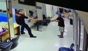 Ce policier a une technique incroyable pour désarmer un homme