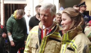 Le roi Philippe et la princesse Elisabeth en visite chez les pompiers