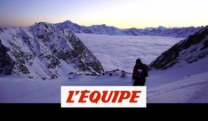 Nicolas Piguet et Romain Grojean rident sur une mer de nuages aux Arcs - Adrénaline - Ski freeride