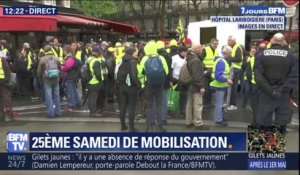 Une centaine de gilets jaunes rassemblée devant l'hôpital Lariboisière à Paris