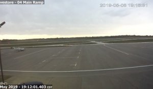 Impressionnant : la foudre tombe sur le tarmac de cet aéroport