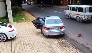 Un homme échappe à un carjacking en Afrique du Sud !