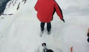 Ils skient sur une avalanche dans la montagne en Autriche... Hors Piste !