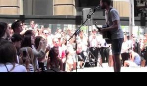 LIVE: Passenger performs "Let Her Go" busking in Martin Place, Sydney