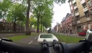 Un motard insulte un cycliste à Lille (Instant Karma)