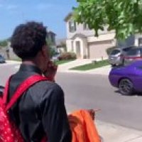 Quand Dejounte Murray offre une voiture à son petit-frère