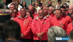 Sables-d'Olonne : Emmanuel Macron rend hommage aux trois sauveteurs disparus en mer