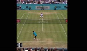 Queen's - Simon met la balle de match dans le filet et offre la victoire à Lopez