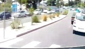 Un SDF se fait rouler dessus par une voiture à la sortie d'un parking à Nice
