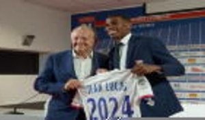 Lyon - Le jeune milieu brésilien Jean Lucas présenté devant la presse