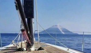 Impressionnant : l'éruption du volcan Stromboli vu depuis un bateau