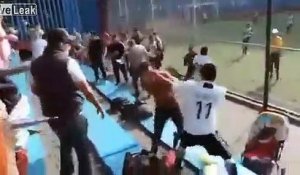 Embrouille entre parents.. d'enfants joueurs de foot lors d'un match au mexique !