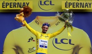 Alaphilippe endosse le maillot jaune du Tour de France