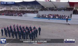 "O Douce France " de Jean-Edmond Lamaze résonne devant la tribune présidentielle en clôture du défilé