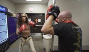 Steven Tyler, 71 years old, boxing backstage - Aerosmith