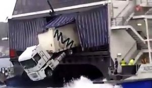 Un routier a oublié de mettre les freins à son camion sur un ferry