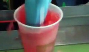 Ce cocktail appelé Shark Attack change de couleur