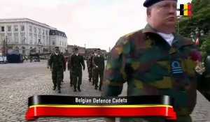 Les cadets de l'armée belge ont un problème de synchro lors d'un défilé