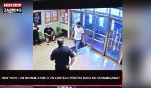 New York : Un homme armé d'un couteau pénètre dans un commissariat (Vidéo)