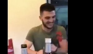 Une vidéo, montrant un champion de pelote basque en train de décapiter un coq avec ses dents, suscite l'indignation