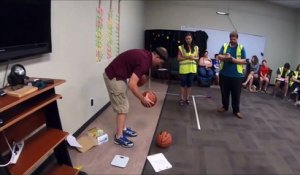 Cet homme réalise un record du monde en jonglant des ballons de basket
