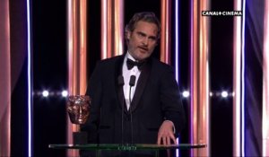 Joaquin Phoenix reçoit le BAFTA du meilleur acteur pour Joker - BAFTAs  2020