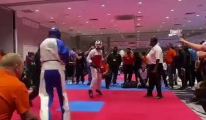 Il met un gros KO à son adversaire au Taekwondo