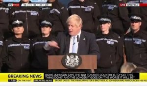 Royaume-Uni : Le Premier ministre Boris Johnson poursuit son discours malgré le malaise d’une jeune policière - VIDEO