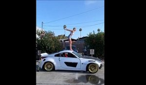 Elle tente un backflip sur le toit d'une voiture de sport : raté