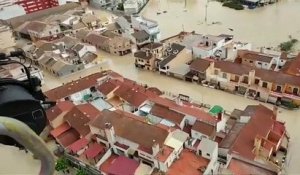 Le Premier ministre espagnol au chevet des sinistrés des inondations