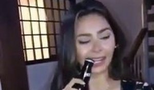 Cette jeune femme décapsule 4 bières avec ses dents