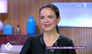 Au dîner avec Amélie Nothomb ! - C à Vous - 16/09/2019